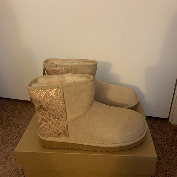 Nib Ugg Classic Mini Snake Boots 